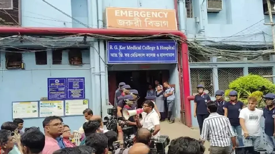 कलकत्ता हाईकोर्ट ने महिला डॉक्टर के रेप-हत्या मामले में CBI जांच का दिया आदेश