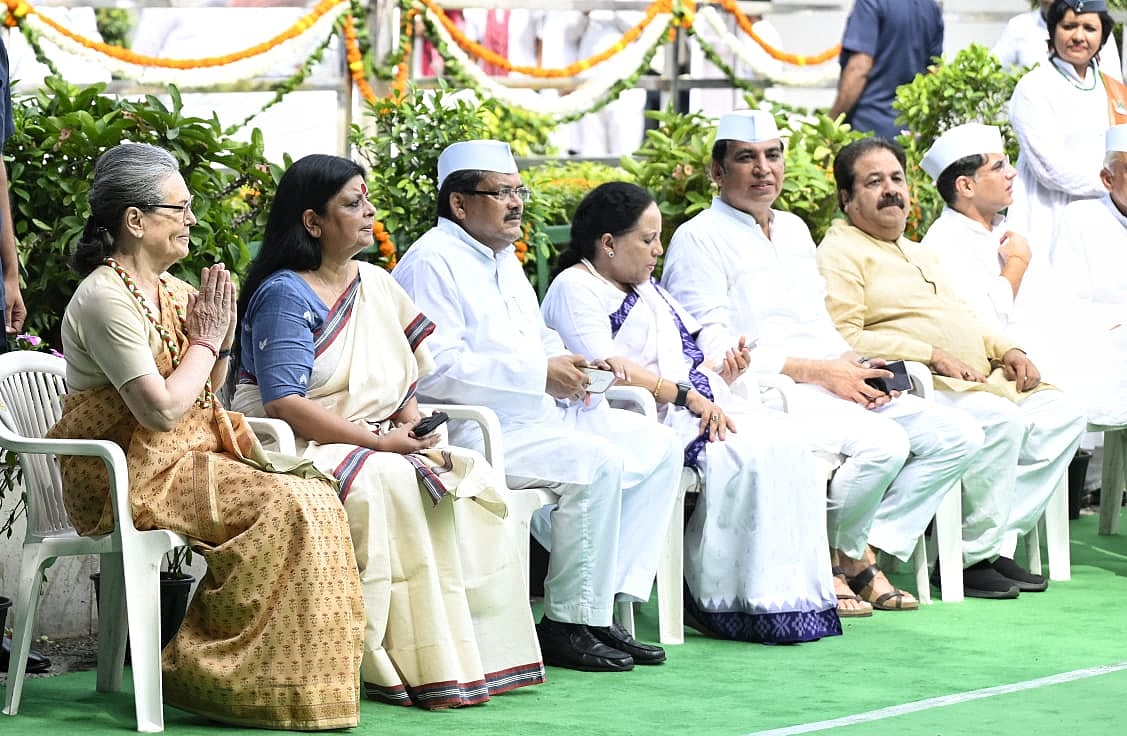 स्वतंत्रता दिवस: खड़गे बोले- आज के हुक्मरान विभाजनकारी सोच को बढ़ावा दे रहे हैं, वे नफरत फैलाने की मंशा से...