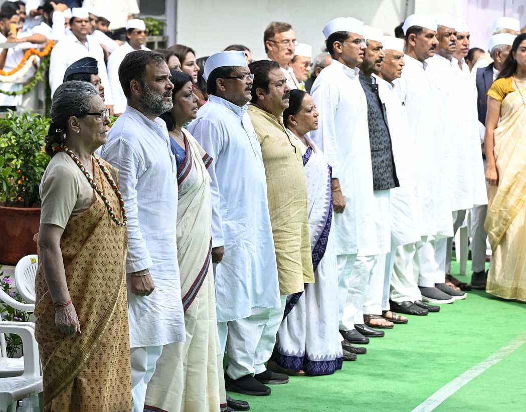 स्वतंत्रता दिवस: खड़गे बोले- आज के हुक्मरान विभाजनकारी सोच को बढ़ावा दे रहे हैं, वे नफरत फैलाने की मंशा से...