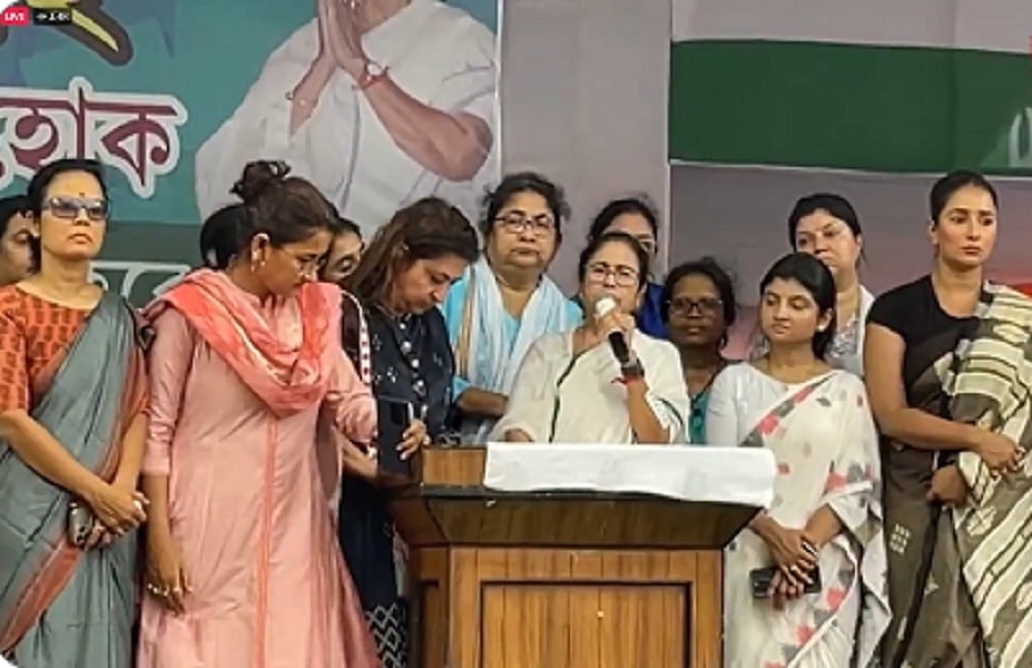 ममता बनर्जी ने कोलकाता में विरोध रैली का नेतृत्व किया, मृतक महिला डॉक्टर के लिए मांगा न्याय