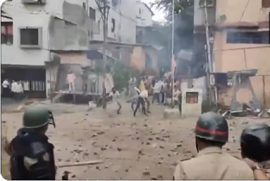 बांग्लादेशी हिंदुओं पर हिंसा के खिलाफ बंद के दौरान महाराष्ट्र के शहरों में झड़प, नासिक और जलगांव में तनाव