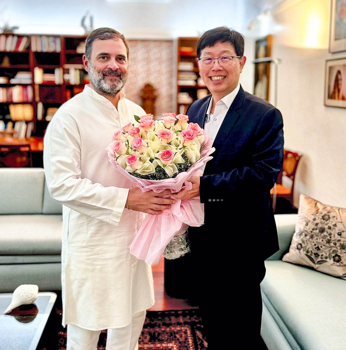 राहुल गांधी से मिले फॉक्सकॉन प्रमुख यंग लियू, तकनीकी नवाचार के भविष्य पर की चर्चा