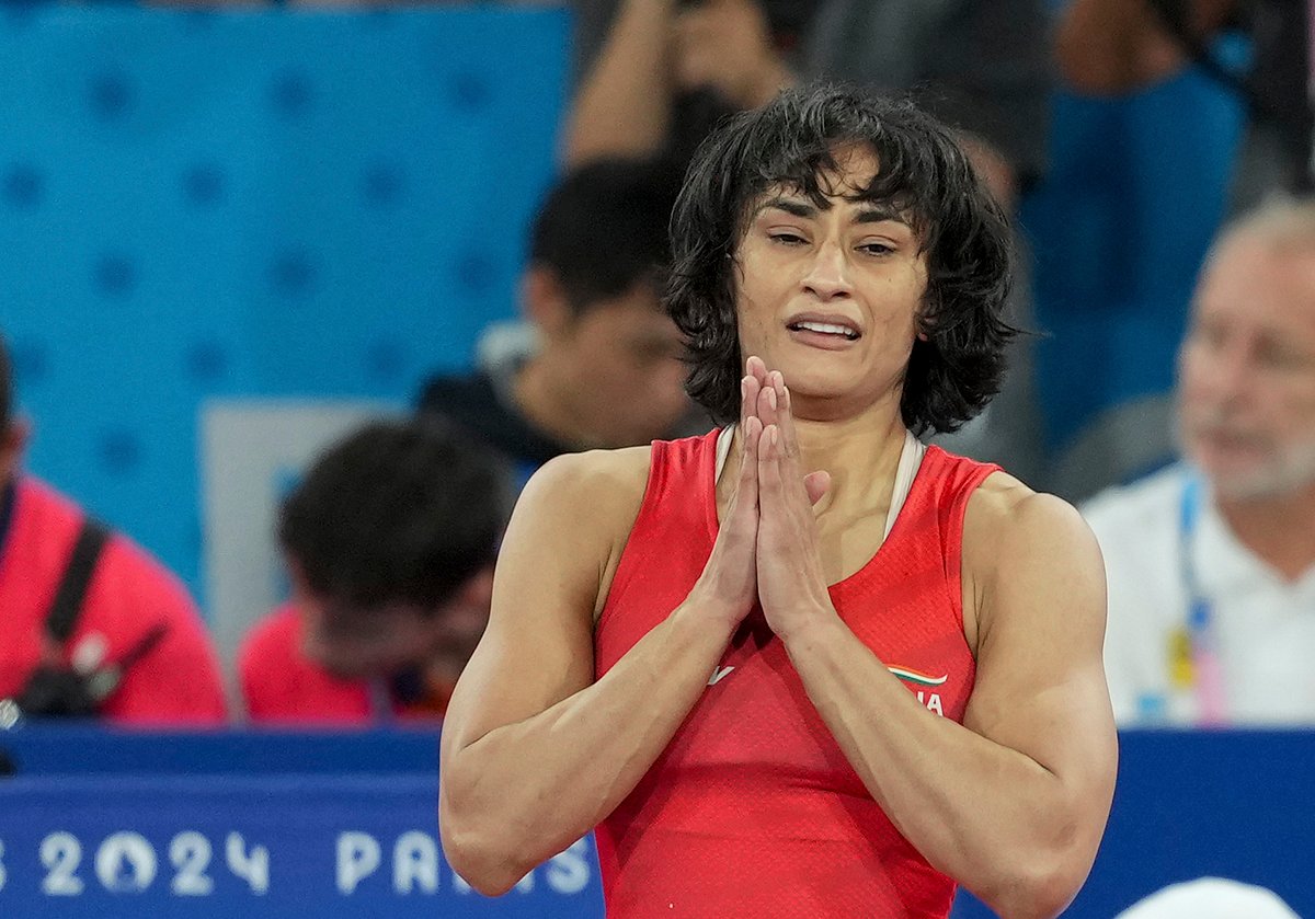 ओलंपिक मेडल खोने के बाद हताश विनेश फोगाट ने लिखा 3 पन्नों का भावुक संदेश, कहा- हमने आत्मसमर्पण नहीं किया