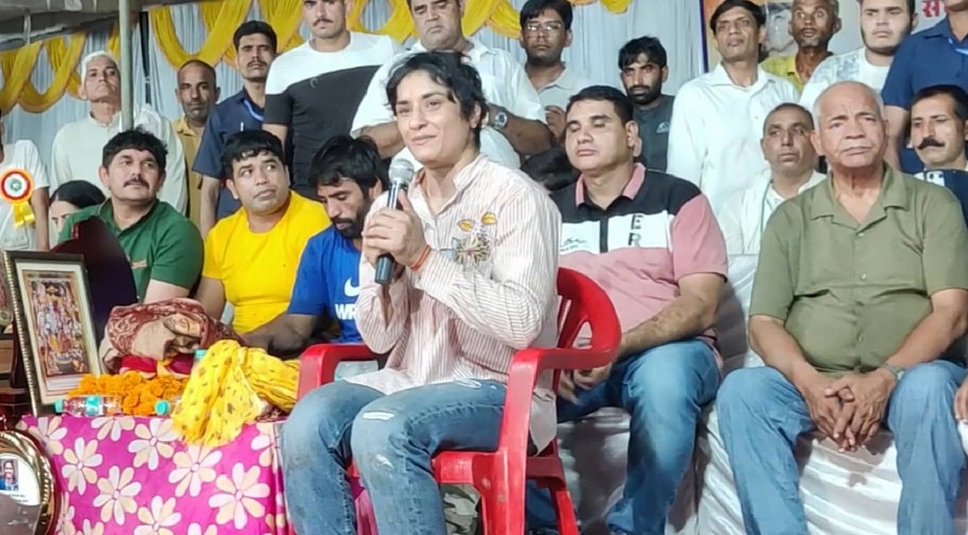 विनेश फोगाट ने दिए संन्यास वापस लेने के संकेत, कहा- लोगों के प्यार से मिली है बहुत हिम्मत