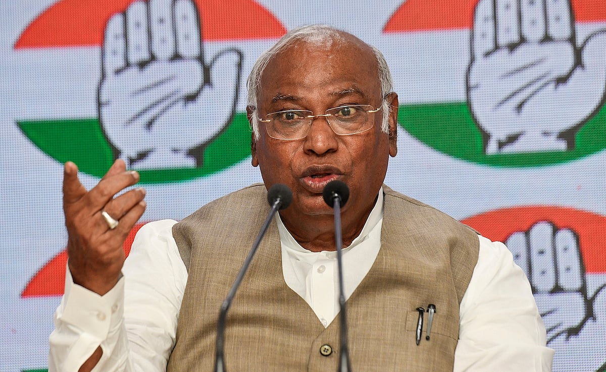 आरक्षण छीनकर संविधान बदलने का भाजपाई चक्रव्यूह है लेटरल एंट्री: खड़गे