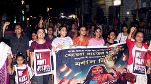 कोलकाता डॉक्टर बलात्कार-हत्या: बंगाल में फिर सड़कों पर उतरीं सैकड़ों महिलाएं, न्याय की मांग की