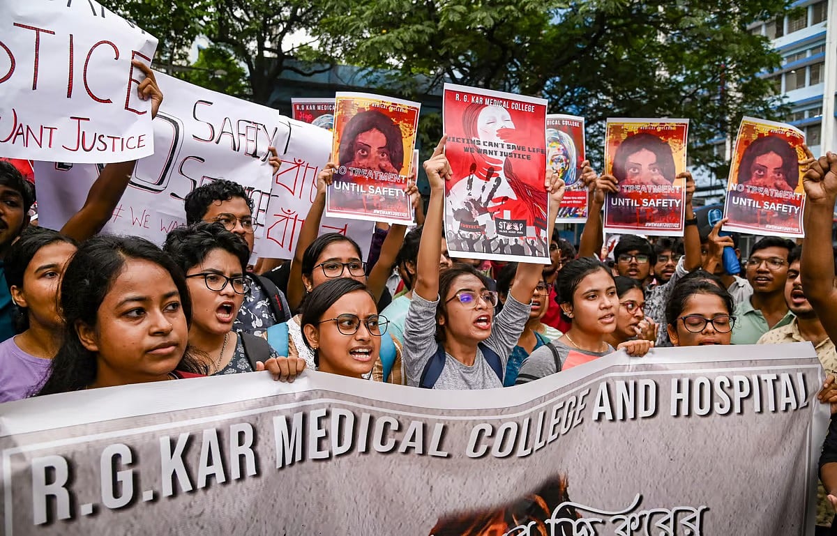 पश्चिम बंगाल: महिला चिकित्सक के दुष्कर्म-हत्या के विरोध में जूनियर चिकित्सकों का प्रदर्शन 12वें दिन भी जारी  