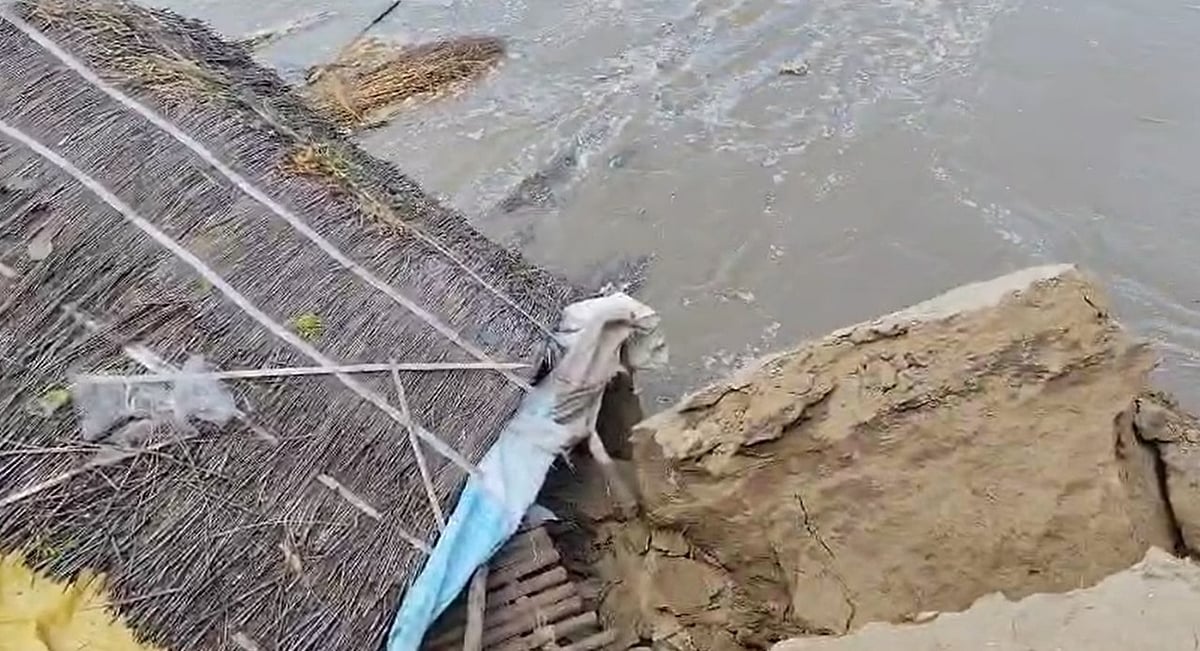 बिहार के भागलपुर में तटबंध टूटा, गोपालपुर के कई गांवों में घुसा गंगा का पानी, लोगों ने ऊंची जगहों पर ली शरण