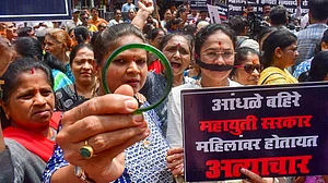 बदलापुर यौन उत्पीड़न मामला: कांग्रेस का प्रदर्शन, MVA ने 24 अगस्त को ‘महाराष्ट्र बंद’ का ऐलान किया