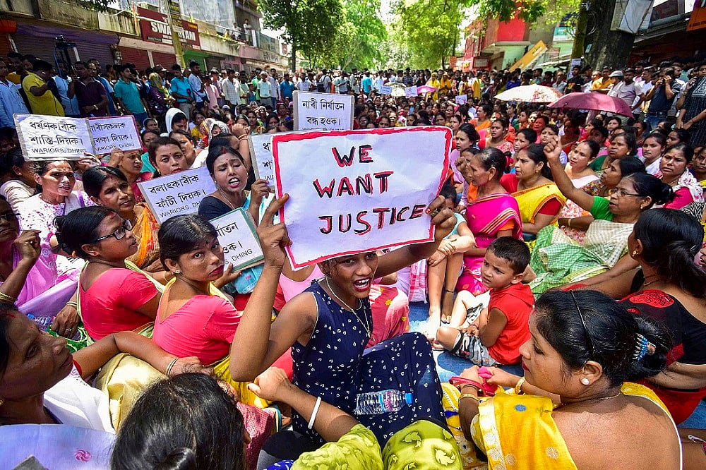 असम में नाबालिग लड़की से गैंगरेप के खिलाफ बवाल, सड़कों पर उतरे लोग, बाजार रहे बंद