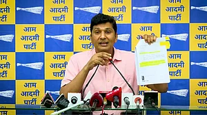 दिल्ली: फिर पेड़ काटने का मुद्दा गरमाया, सौरभ बोले- 'LG साहब की चोरी पकड़ी गई, अब उन्हें इस्तीफा दे देना चाहिए'
