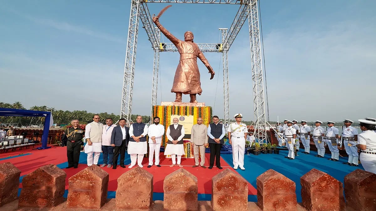 महाराष्ट्र: सिंधुदुर्ग में शिवाजी महाराज की 35 फुट ऊंची प्रतिमा गिरी, PM मोदी ने पिछले साल किया था अनावरण
