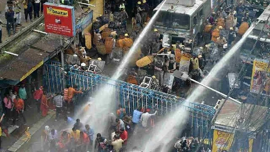 नबन्ना मार्च के दौरान बवाल, भीड़ के बेकाबू होने पर पुलिस ने भांजी लाठियां, दागे आंसू गैस के गोले