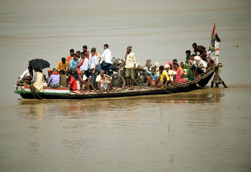 बिहार में बारिश के बाद बाढ़ का तांड़व, गंगा और कोसी उफनाई, आज कई स्कूल बाढ़ के कारण बंद