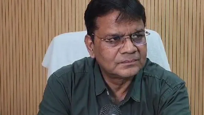 बीएचयू के माइक्रोबायोलॉजी विभाग के डॉक्टर गोपाल नाथ