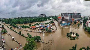 गुजरात में मूसलाधार बारिश-बाढ़ से कोहराम! अब तक 26 लोगों की मौत, हजारों लोगों को बचाया गया, सेना ने संभाला मोर्चा