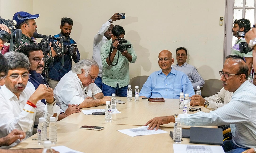 कांग्रेस फर्जी खबरों से निपटने के लिए त्वरित प्रतिक्रिया दल गठित करेगी, विधि विभाग की बैठक में फैसला