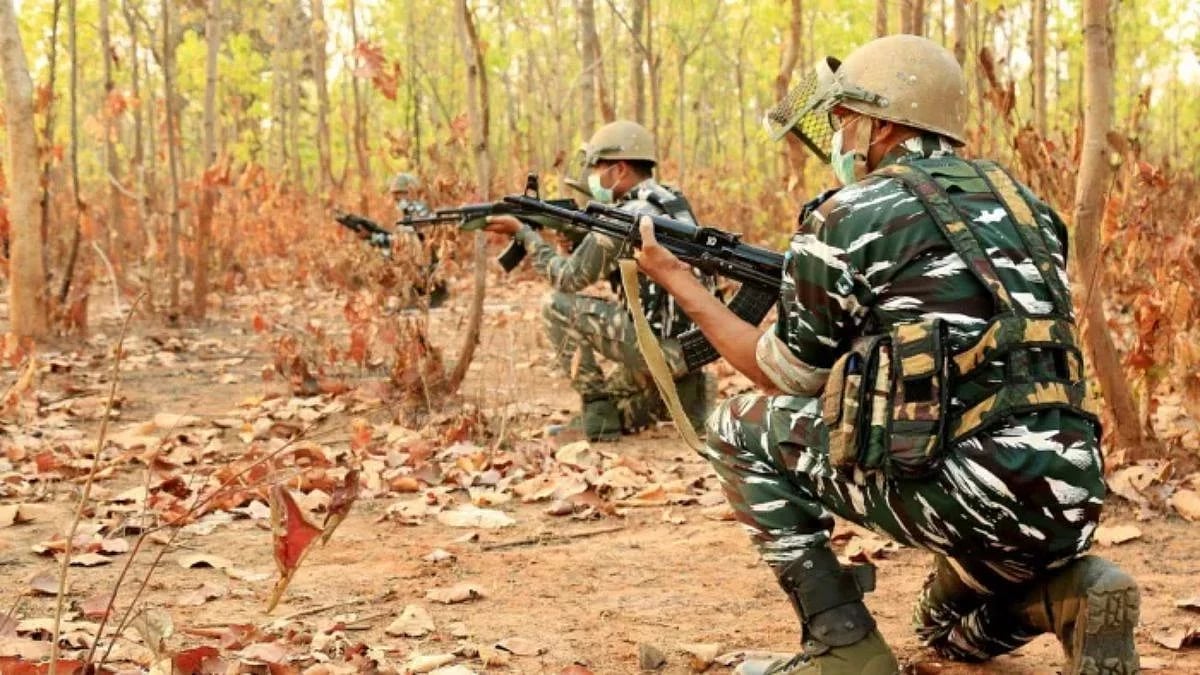 छत्तीसगढ़ के दंतेवाड़ा में पुलिस से मुठभेड़ में 9 नक्सली ढेर, बड़ी मात्रा में हथियार और गोला-बारूद