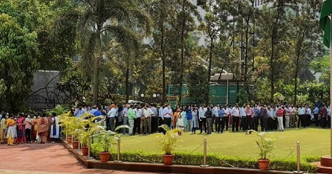 सेबी कर्मचारियों का मुख्यालय पर जोरदार प्रदर्शन, माधवी पुरी पर लगाए गंभीर आरोप, इस्तीफे की मांग की