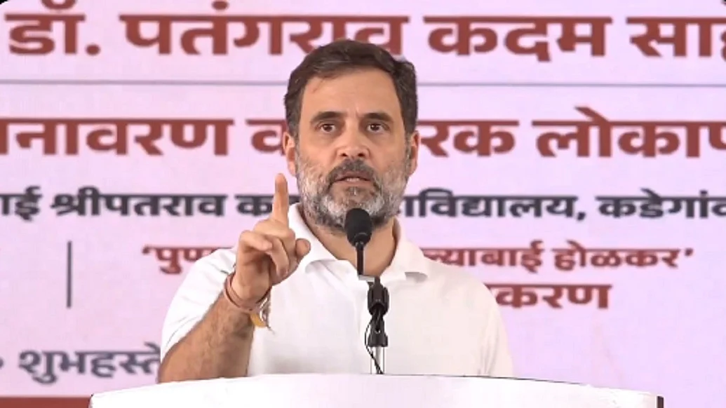 राहुल गांधी का मोदी पर हमला, कहा- पीएम को महाराष्ट्र के हर नागरिक से माफी मांगनी चाहिए