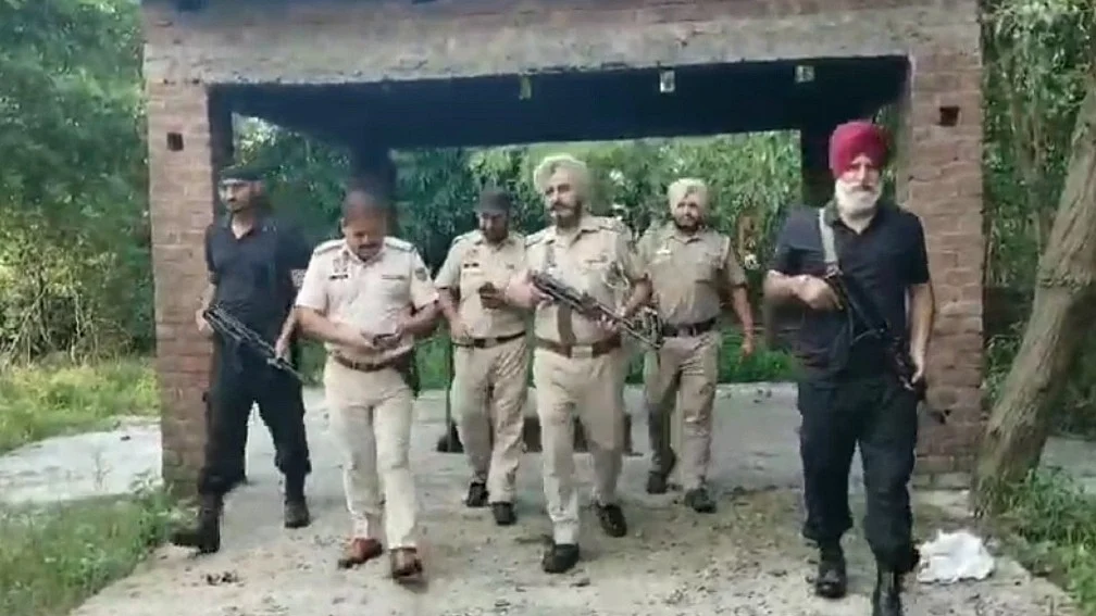 संवेदनशील पठानकोट में ड्रोन दिखने से मचा हड़कंप, पुलिस और बीएसएफ ने शुरू किया सर्च ऑपरेशन