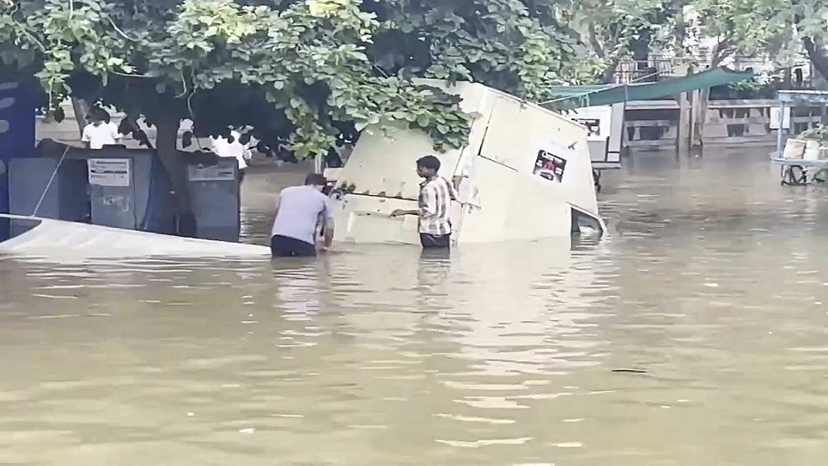 अजमेर में भारी बारिश के बाद कई इलाकों में जलभराव।