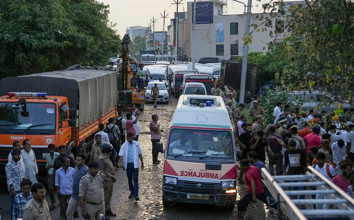 लखनऊ में ट्रांसपोर्ट नगर में तीन मंजिला भवन ढहा: पांच लोगों की मौत, 20 से ज्यादा घायल