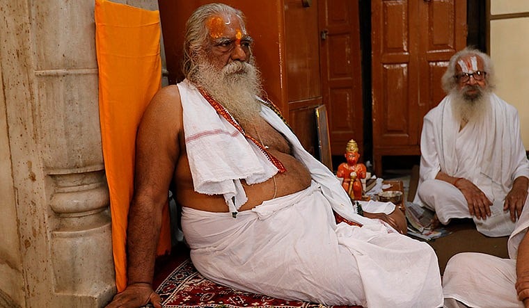 महंत नृत्य गोपाल दास की हालत गंभीर, लखनऊ के एक निजी अस्पताल में भर्ती
