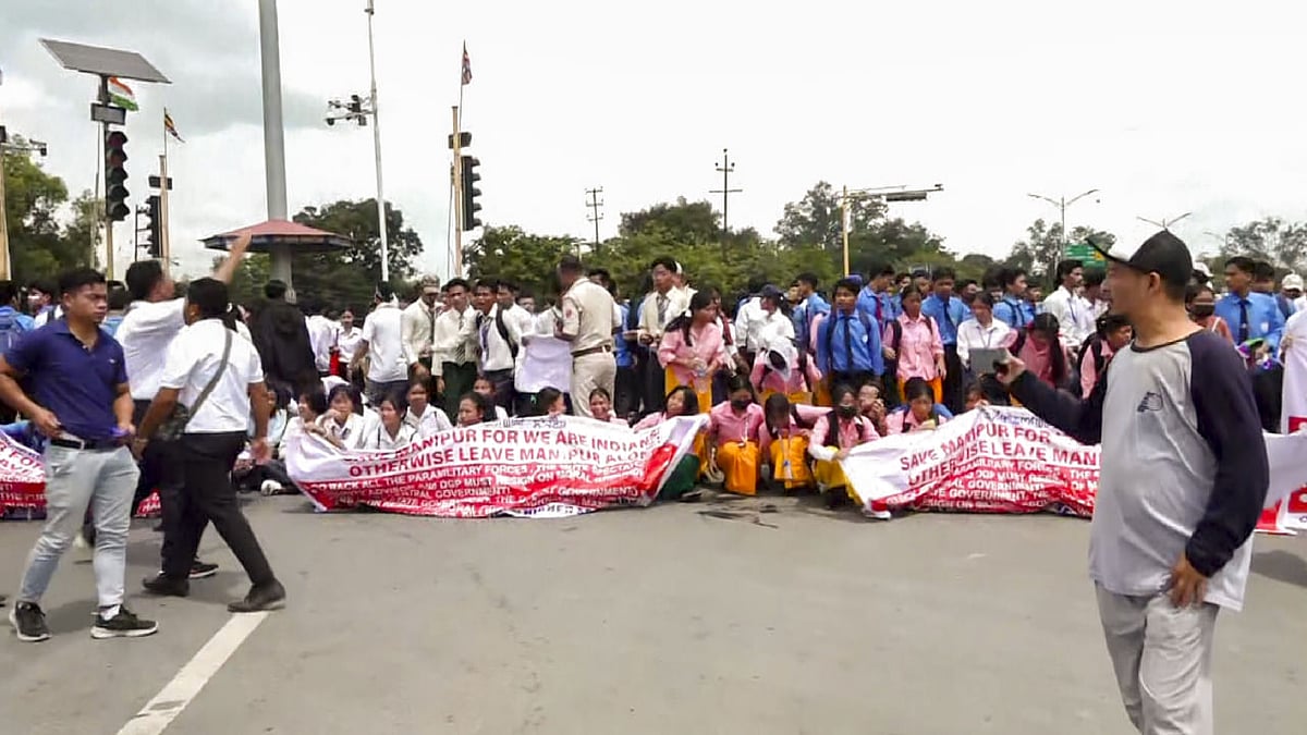 मणिपुर में फिर बिगड़े हालात, पूरे राज्य में 5 दिन के लिए इंटरनेट बंद, पांच जिलों में कर्फ्यू लगाया गया