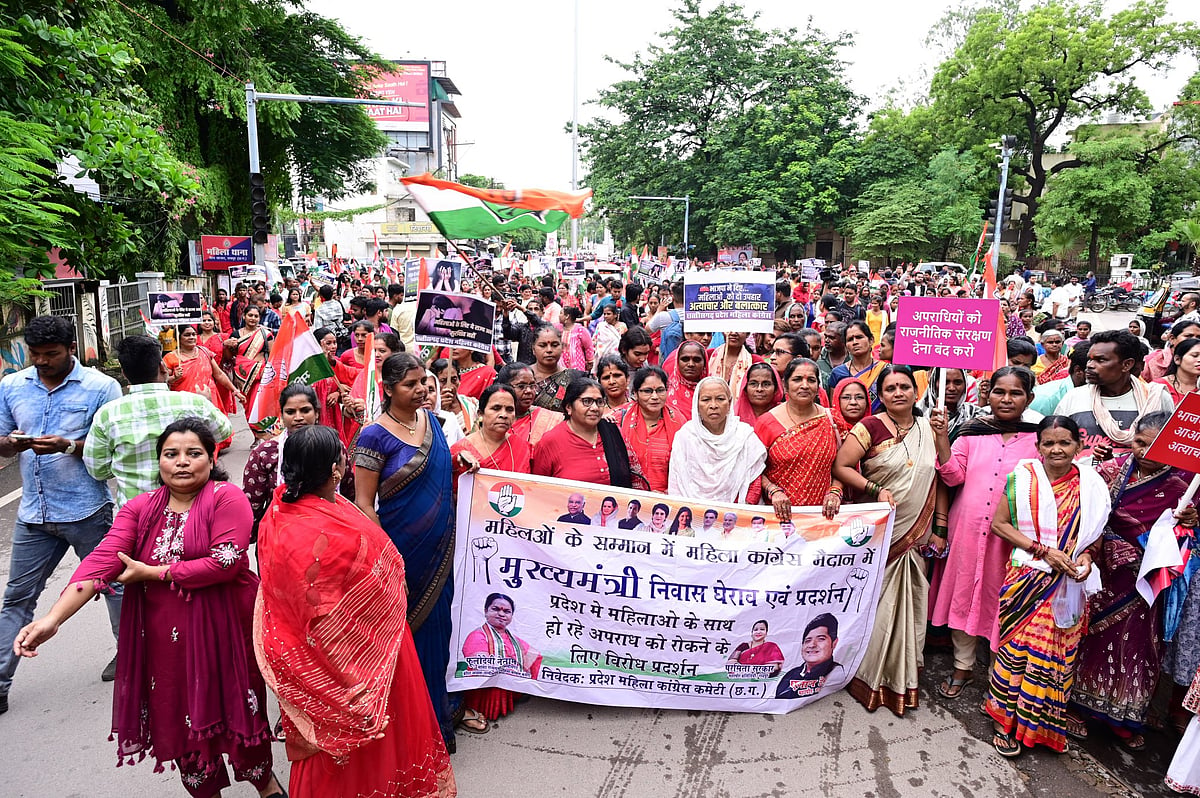उत्तराखंड: महिलाओं के खिलाफ अपराध के विरोध में कांग्रेस का प्रदर्शन, देहरादून में मुख्यमंत्री आवास तक जुलूस निकाला