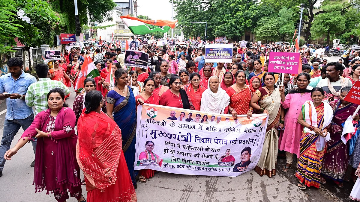 महिलाओं के विरुद्ध बढ़ते अपराध के खिलाफ महिला कांग्रेस का विरोध प्रदर्शन