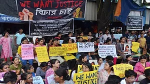 बंगालः डॉक्टरों ने गतिरोध दूर करने के लिए ममता का वार्ता का निमंत्रण ठुकराया, ई-मेल की भाषा पर जताई आपत्ति