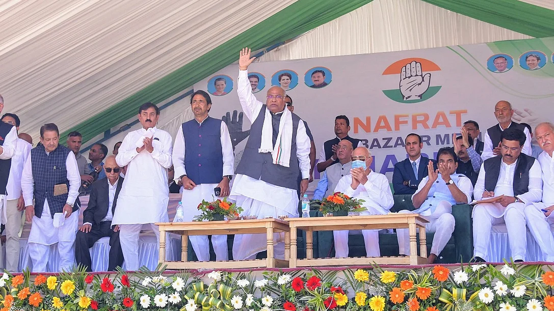 जम्मू-कश्मीर के लिए खड़गे ने ‘पांच गारंटी’ की घोषणा की, कहा- राज्य का दर्जा दिलाने का प्रयास करेंगे