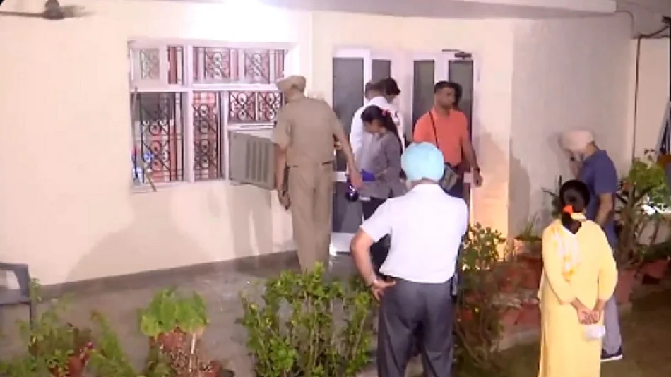 चंडीगढ़ में एक कोठी में धमाके से दहला इलाका, मालिक ने ग्रेनेड फेंके जाने का किया दावा, पुलिस जांच में जुटी