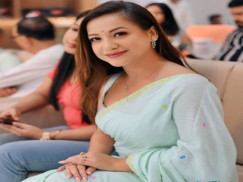 ऑनलाइन ट्रेडिंग घोटाला: अभिनेत्री सुमी बोरा और उनके पति ने किया आत्मसमर्पण, 2,200 करोड़ रुपये का है मामला