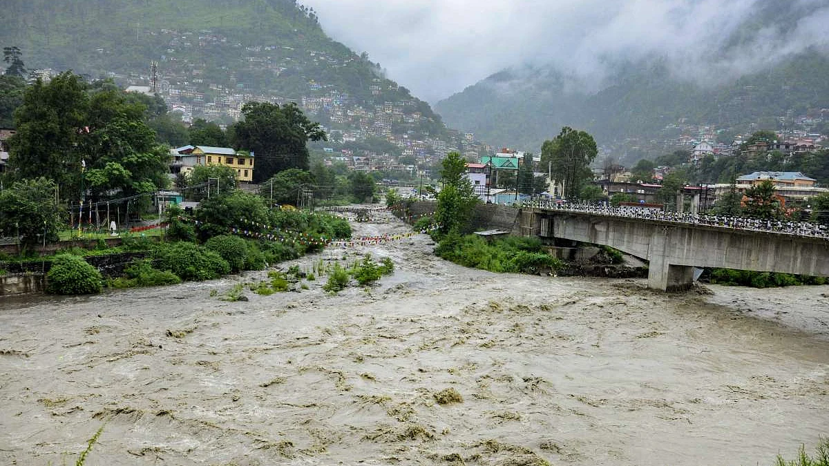 हिमाचल प्रदेश के तीन जिलों में अचानक बाढ़ आने का खतरा, आईएमडी ने जारी की चेतावनी