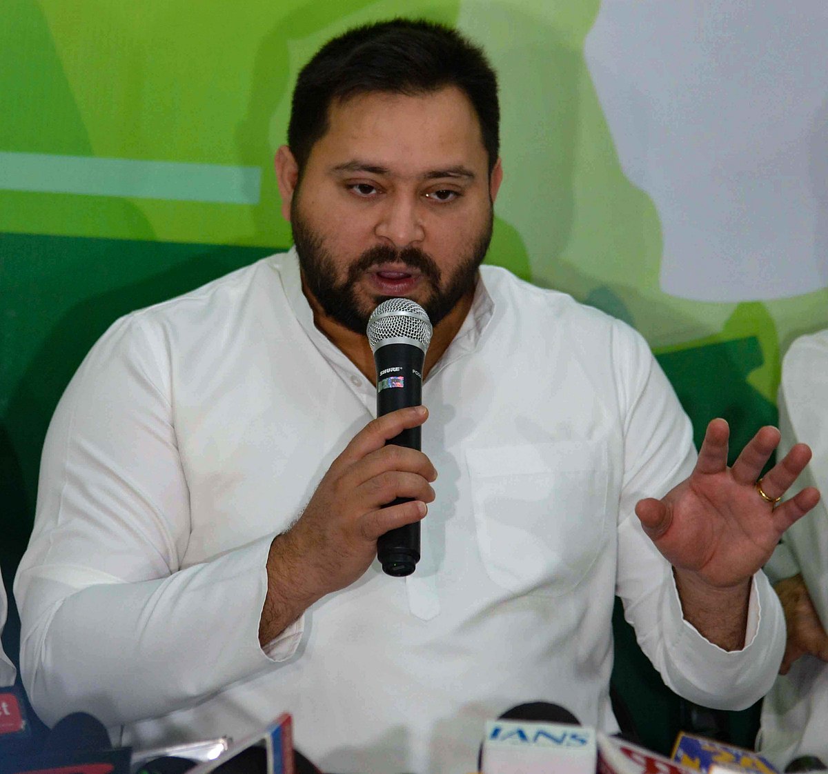 अनंत सिंह का नाम लिए बिना नीतीश कुमार पर तेजस्वी यादव का हमला, कहा- CM बताएं यह सत्ता संरक्षित अपराध नहीं है?  