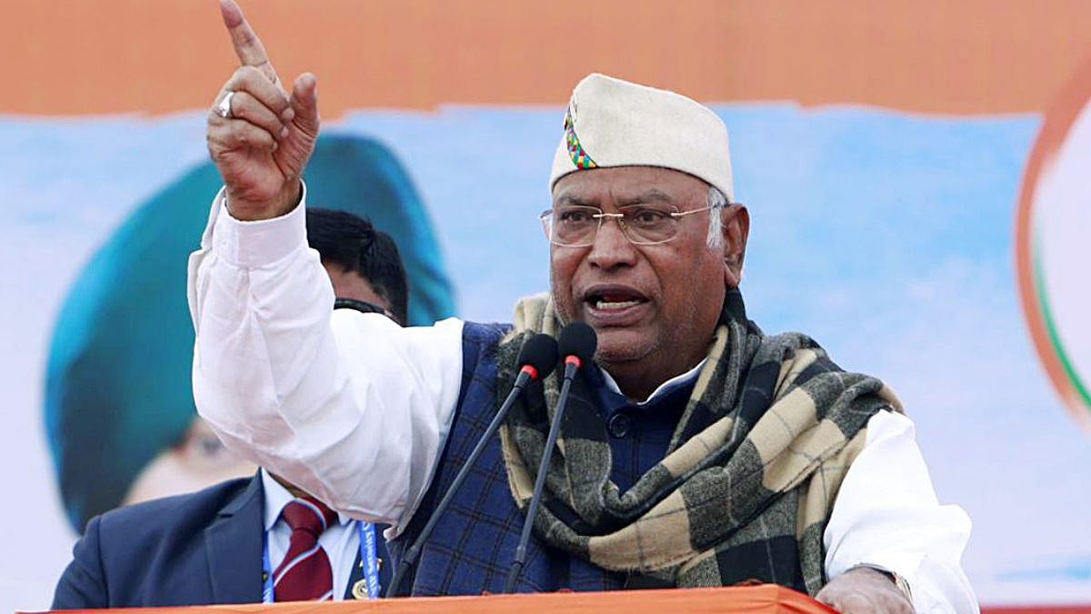 डेटा संरक्षण कानून लाकर सूचना का अधिकार कानून को कमजोर करने पर तुली है मोदी सरकार: खड़गे