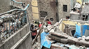 दिल्ली में करोल बाग के पास इमारत का एक हिस्सा ढहा, अब तक 12 लोग बचाए गए, कई अभी भी मलबे में फंसे