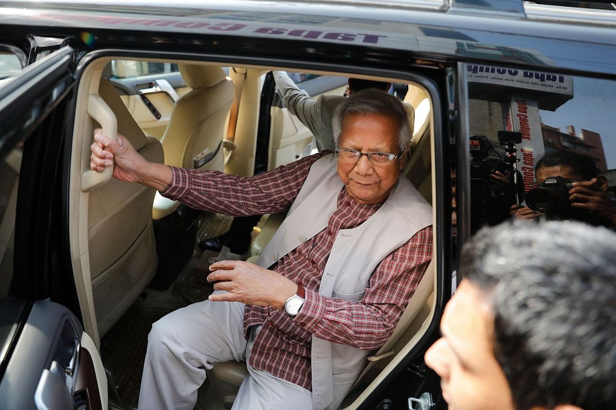 दुनियाः बांग्लादेश सरकार ने सेना को मजिस्ट्रेट की शक्तियां दी और अमेरिका यात्रा में ट्रंप से मिलेंगे मोदी
