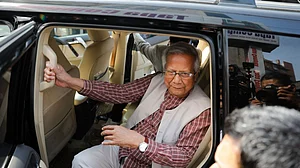 दुनियाः बांग्लादेश सरकार ने सेना को मजिस्ट्रेट की शक्तियां दी और अमेरिका यात्रा में ट्रंप से मिलेंगे मोदी