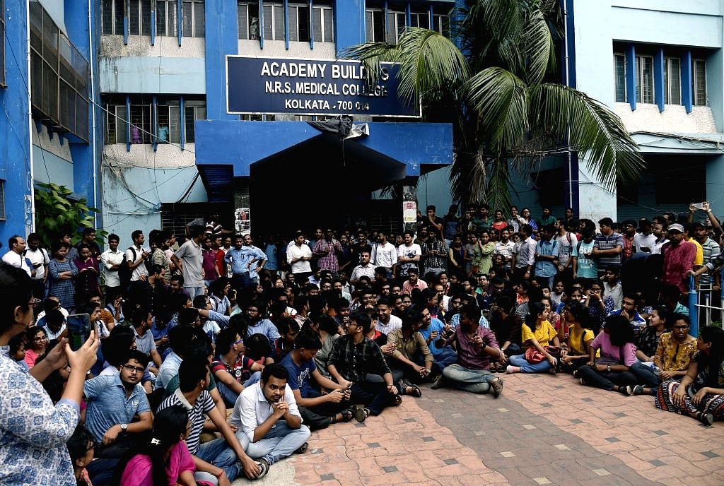 बड़ी खबर LIVE: बंगाल के जूनियर डॉक्टर कल हड़ताल वापस लेंगे, शनिवार से काम पर लौटेंगे, OPD सेवाएं निलंबित रहेंगी