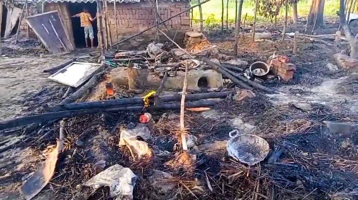 बिहार: नवादा में दबंगों का तांडव, जमीन विवाद को लेकर 21 घरों में आगजनी, गांव में तनाव, तेजस्वी बोले- महा जंगलराज