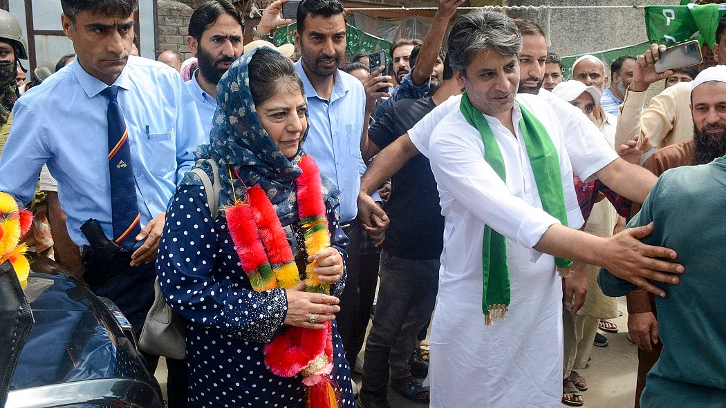 BJP अपनी नाकामियां छिपाने के लिए पाकिस्तान का हौआ खड़ा कर रही हैः महबूबा मुफ्ती