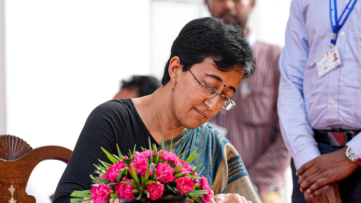 दिल्ली की तीसरी महिला सीएम बनीं आतिशी