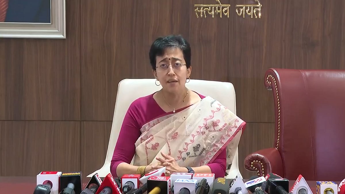दिल्ली: आतिशी ने संभाला सीएम पद का कार्यभार, बगल में रखी केजरीवाल की कुर्सी, बोलीं- जिस तरह भरतजी ने खड़ाऊं रखकर...