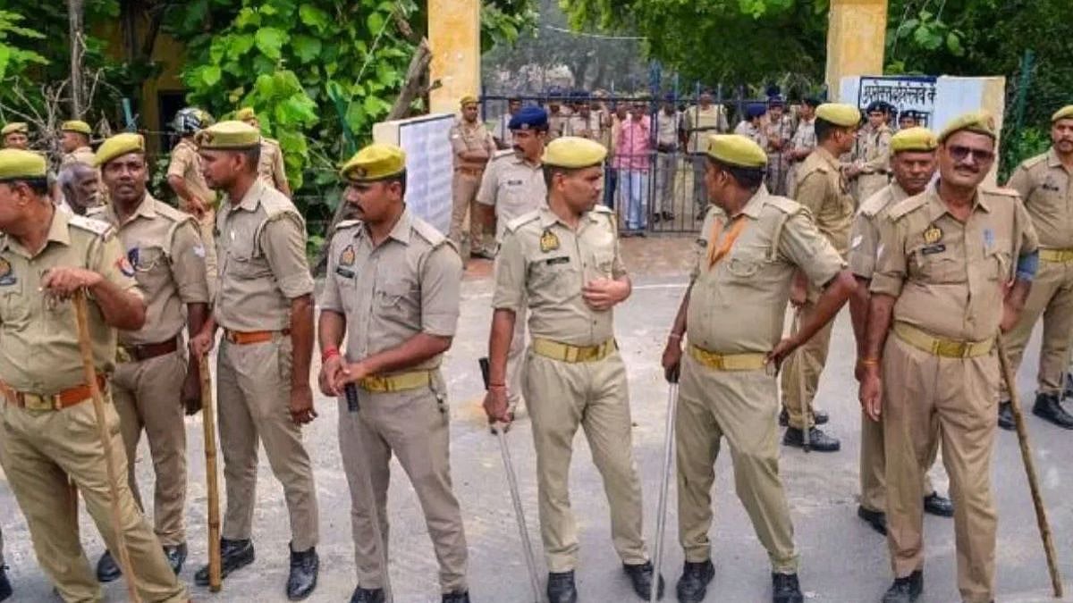 यूपी: सुलतानपुर में बस से कुचल कर छात्र की मौत के बाद बवाल, लोगों ने की बस में तोड़फोड़, एक्सप्रेस-वे किया जाम