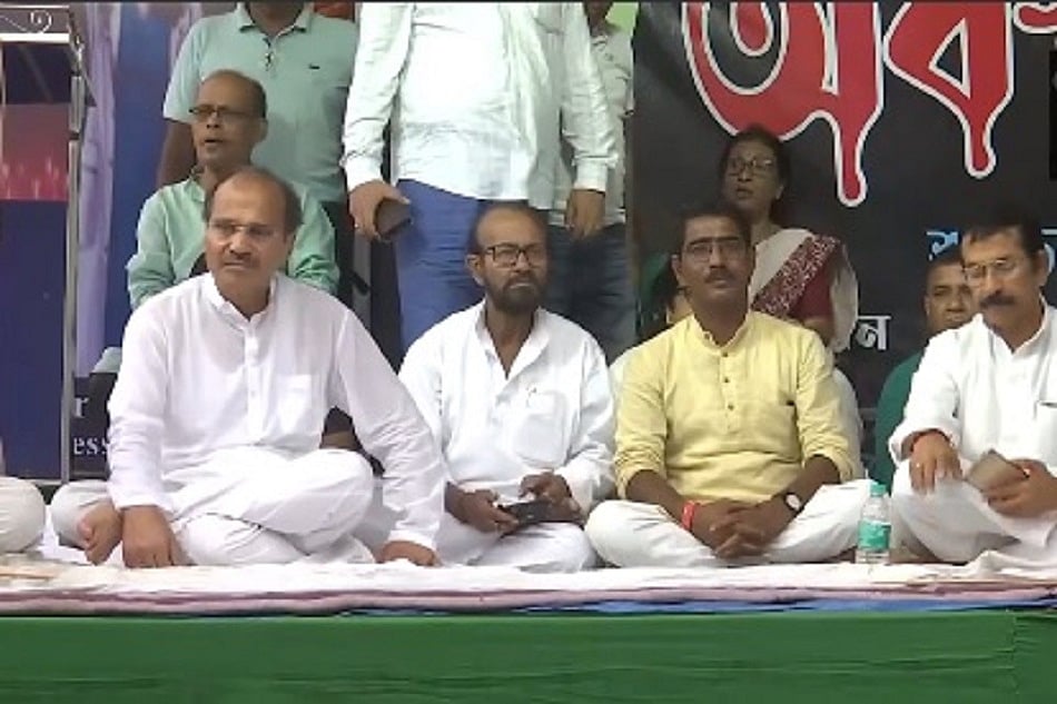 बंगालः मृतक डॉक्टर को न्याय दिलाने के लिए कांग्रेस का आंदोलन तेज, कोलकाता में दो दिवसीय धरना शुरू
