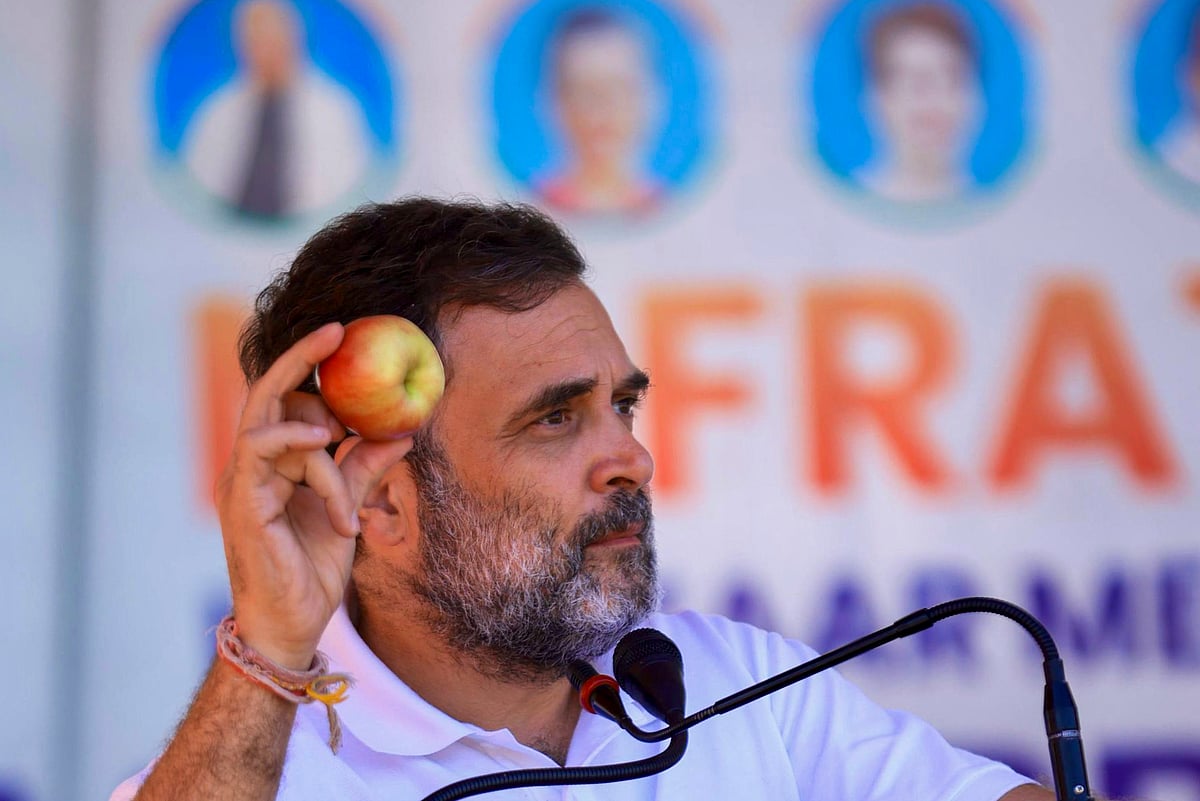 राहुल गांधी ने सोपोर में एक चुनावी सभा को संबोधित किया।