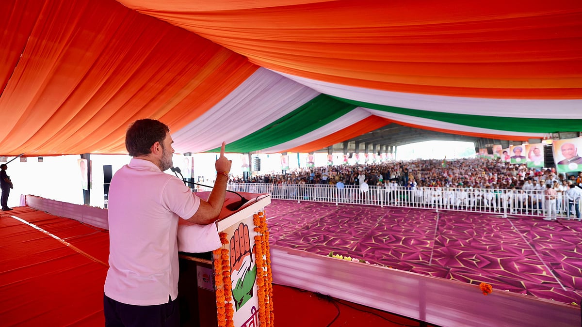 राहुल गांधी हरियाणा के करनाल में एक चुनावी रैली को संबोधित करते हुए